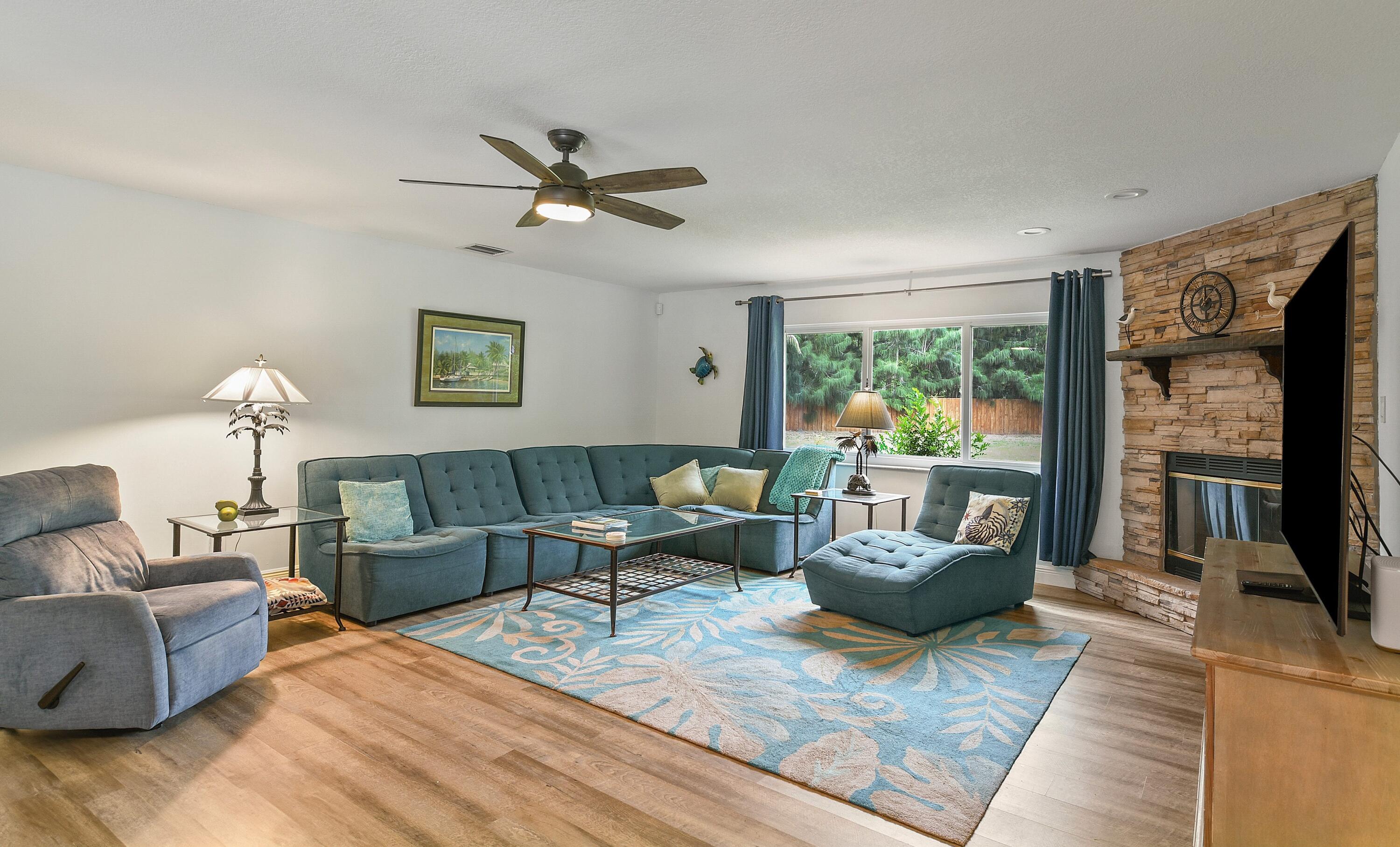 2094 Southwest Pitts Terrace Stuart, FL 34997 - Photo 6 of 43 2094 SW Pitts Terr-028-033-4200x2542