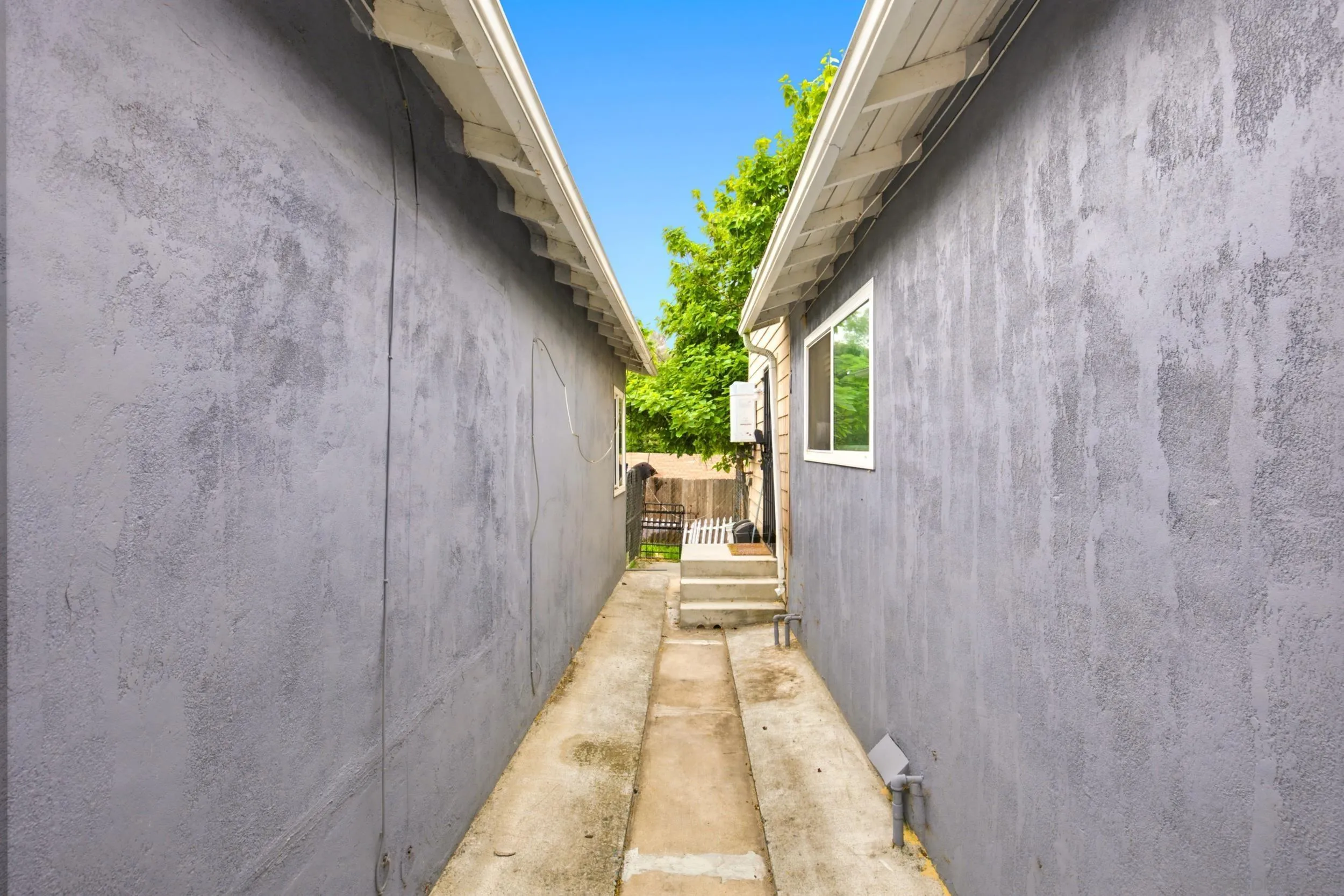 554 Ritchey Street San Diego, CA 92114 - Photo 3 of 15
