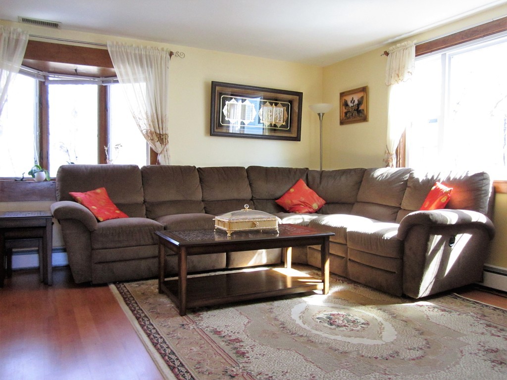 37 Santoro Road Worcester, MA 01606 - Photo 2 of 21 Gallery Image 2
