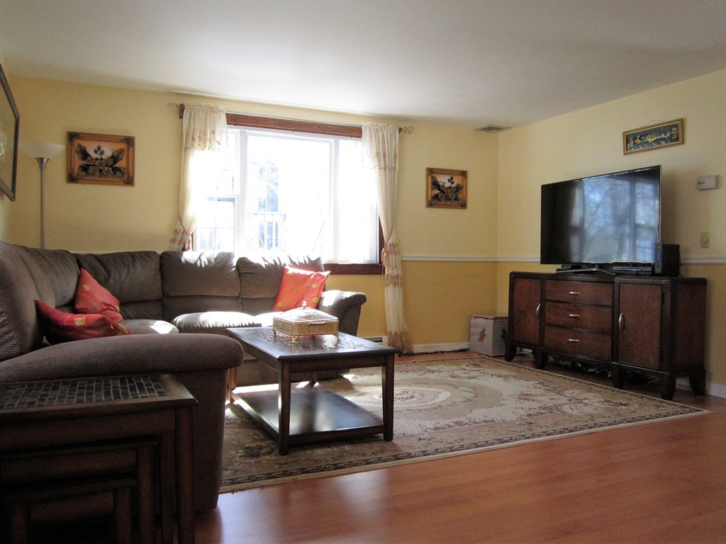 37 Santoro Road Worcester, MA 01606 - Photo 3 of 21 Gallery Image 3