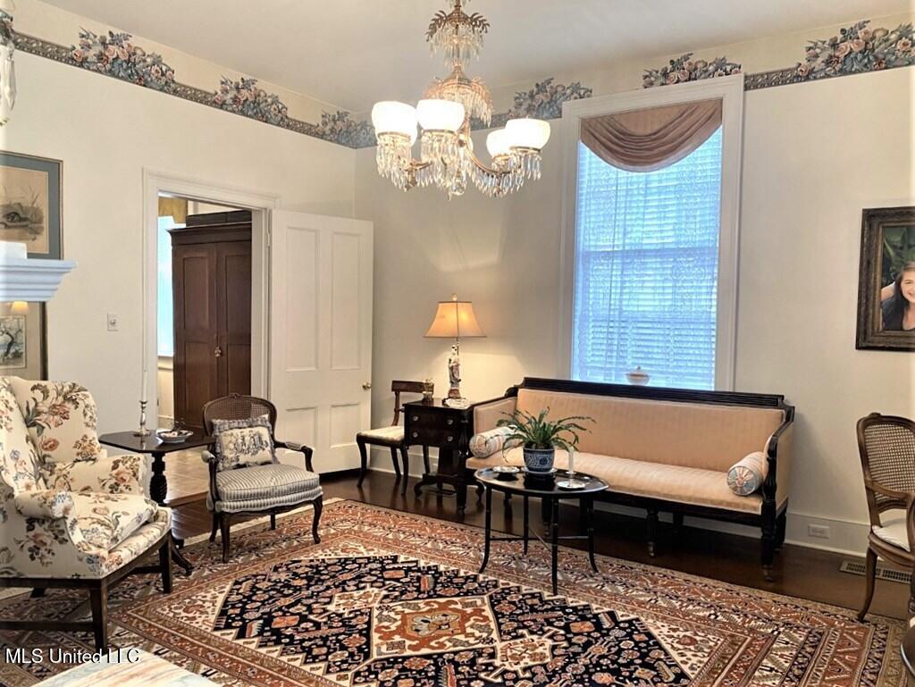 707 State Street, Unit 705 Natchez, MS 39120 - Photo 18 of 59 20250008_62.jpg 707 18