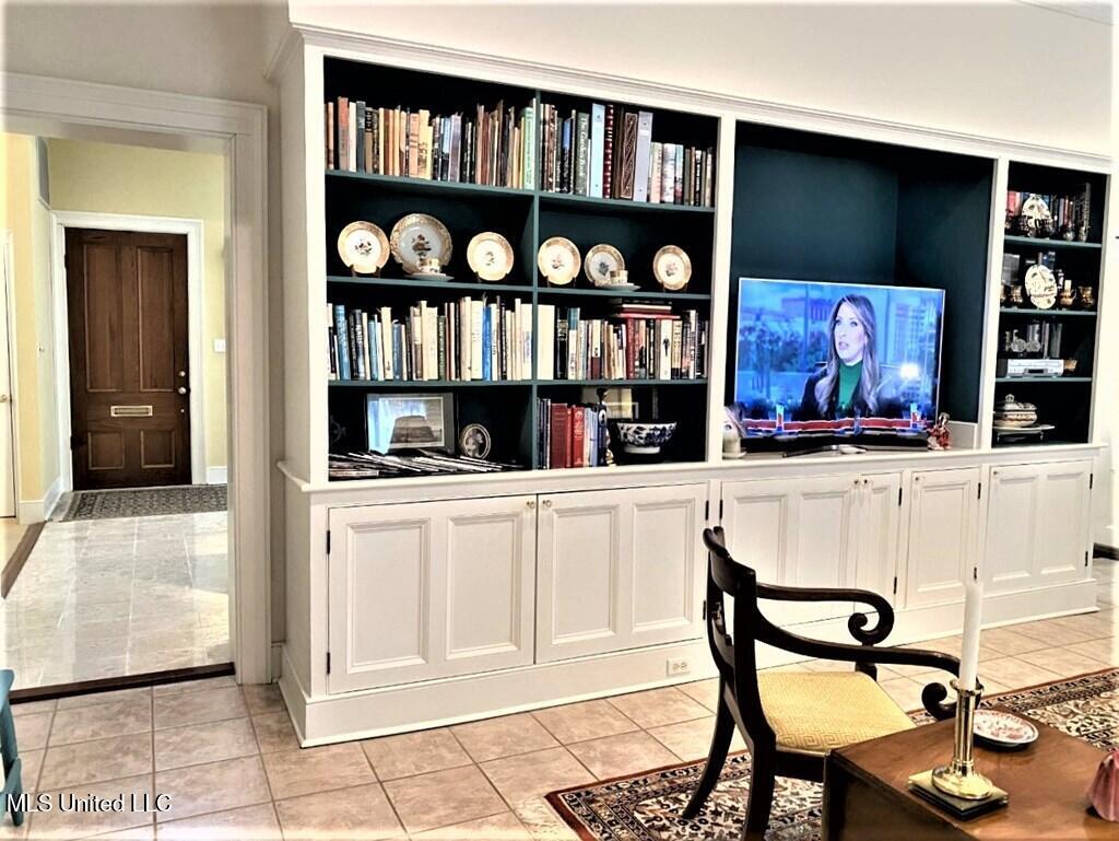 707 State Street, Unit 705 Natchez, MS 39120 - Photo 25 of 59 20250008_19.jpg 707 25