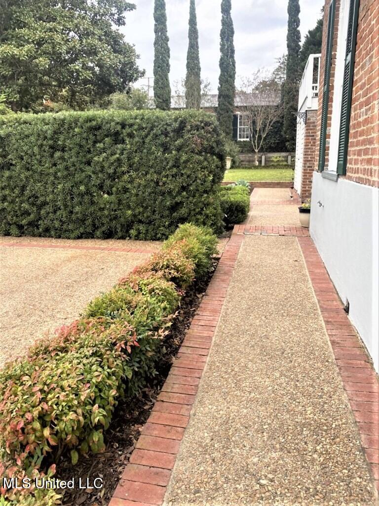 707 State Street, Unit 705 Natchez, MS 39120 - Photo 3 of 59 20250008_14.jpg 707 3