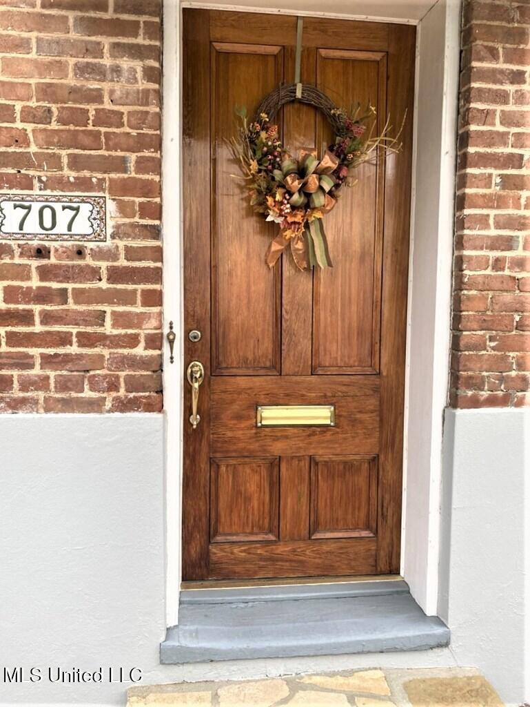 707 State Street, Unit 705 Natchez, MS 39120 - Photo 4 of 59 20250008_13.jpg 707 4