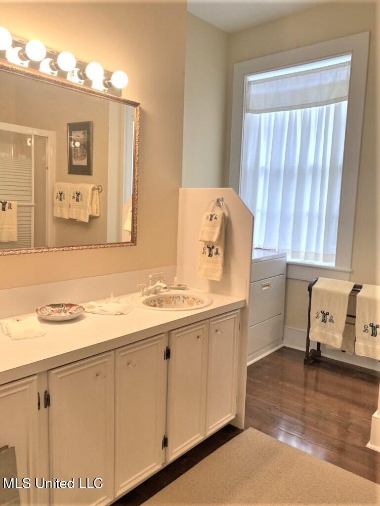 707 State Street, Unit 705 Natchez, MS 39120 - Photo 47 of 59 20250008_29.jpg 707 37