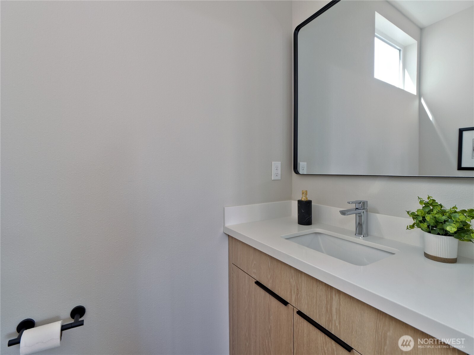 6920 A Flora Avenue South Seattle, WA 98108 - Photo 11 of 35