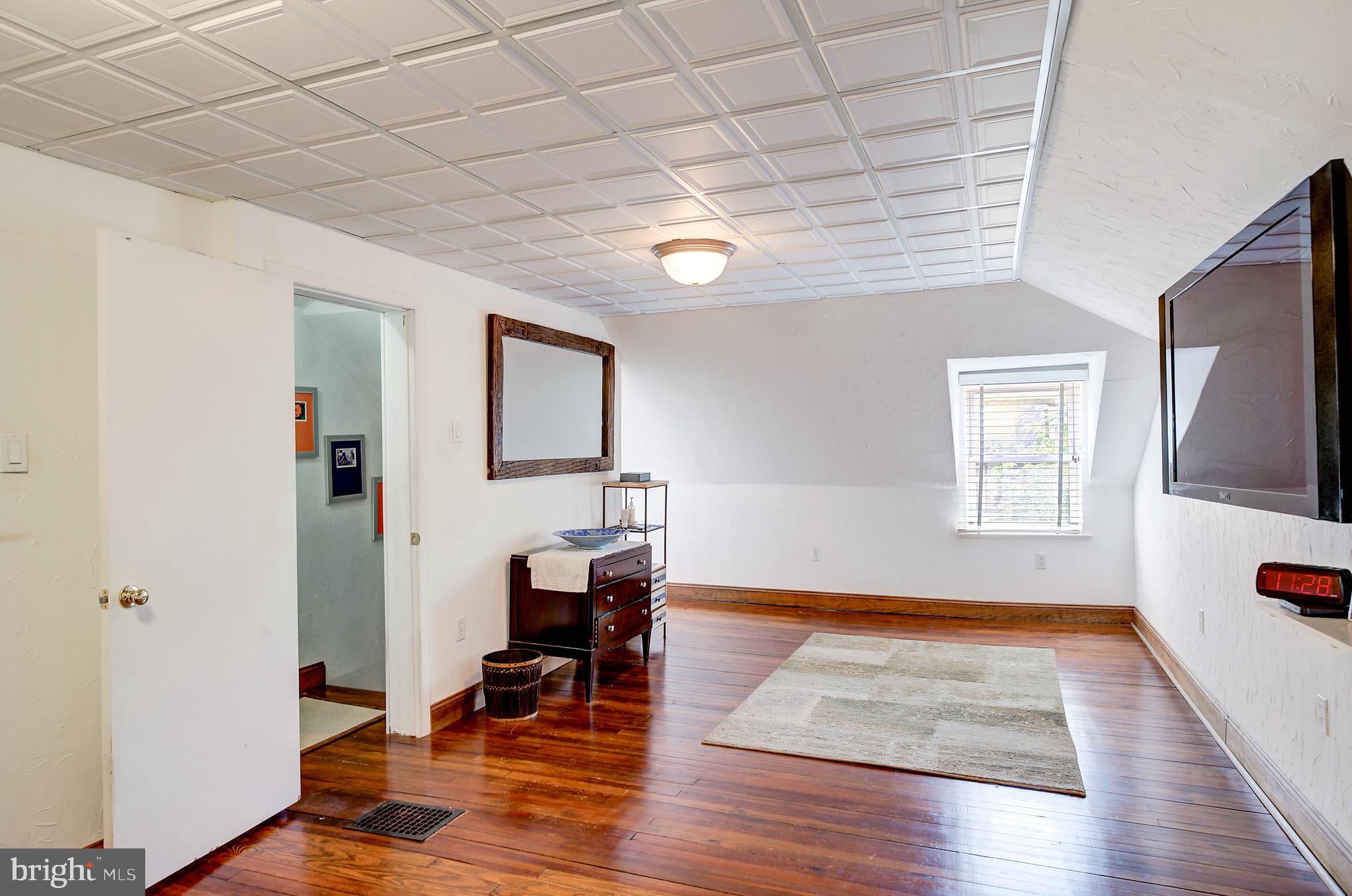 105 Franklin Road Glassboro, NJ 08028 - Photo 22 of 37 a living room with furniture and a flat screen tv