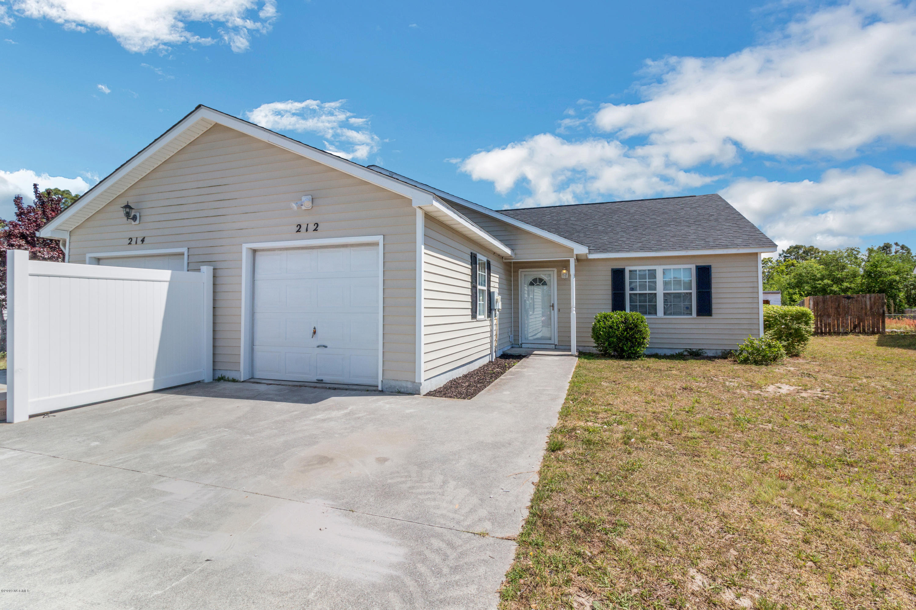 212 Faison Lane Hubert, NC 28539 - Photo 2 of 11 212 Faison Front 1