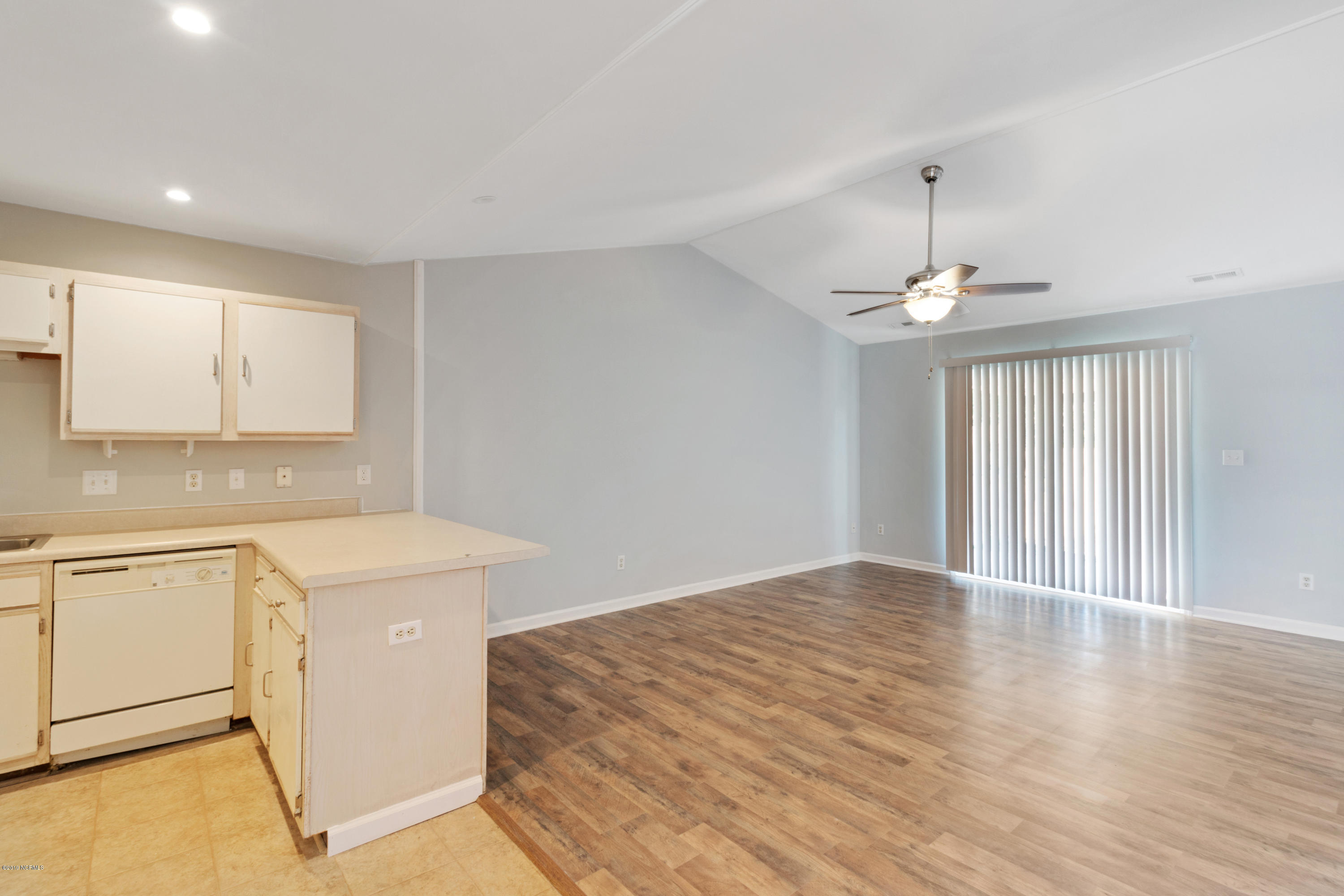 212 Faison Lane Hubert, NC 28539 - Photo 4 of 11 212 Faison Living Area 1