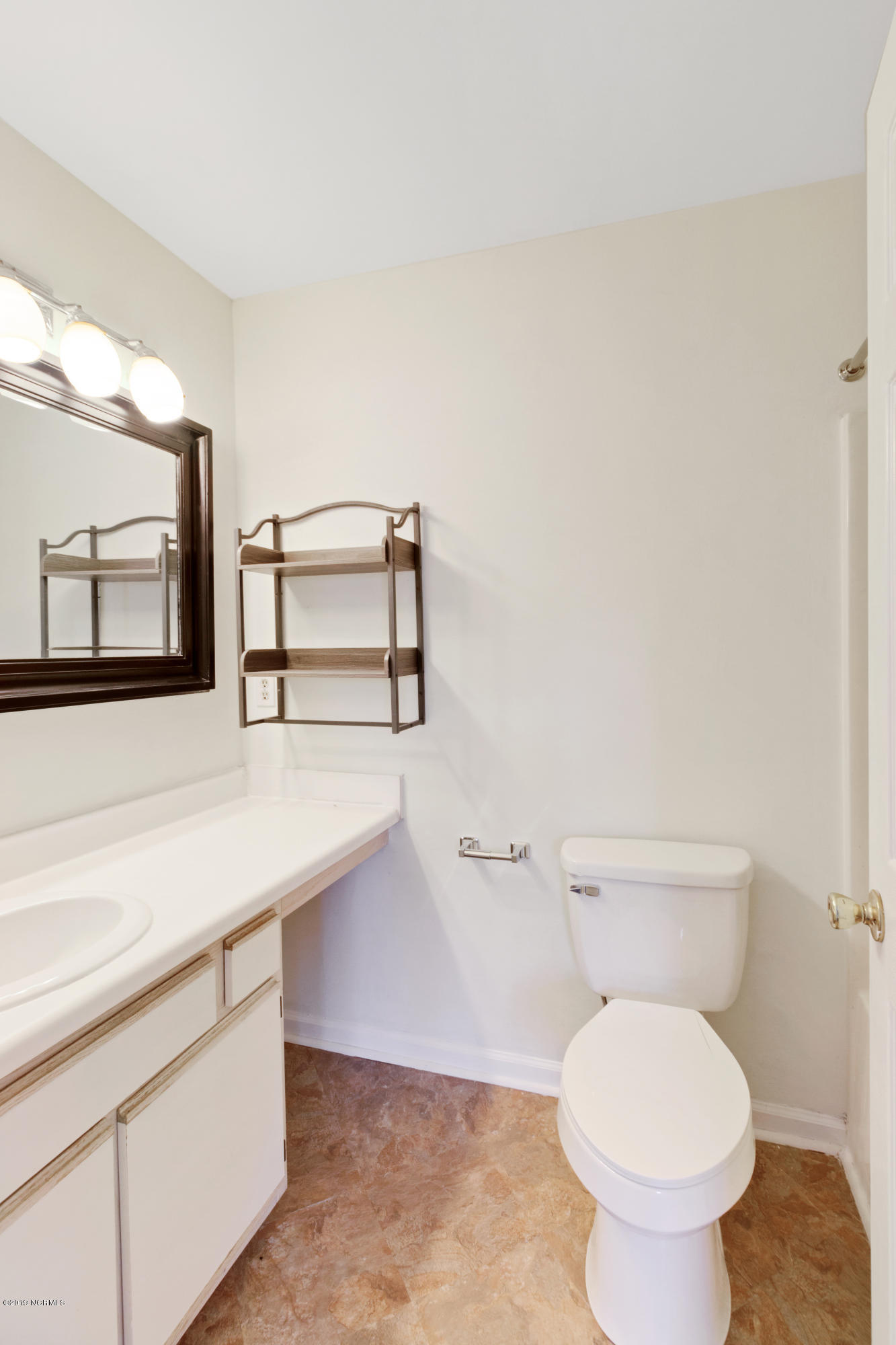 212 Faison Lane Hubert, NC 28539 - Photo 7 of 11 212 Faison Bath 2