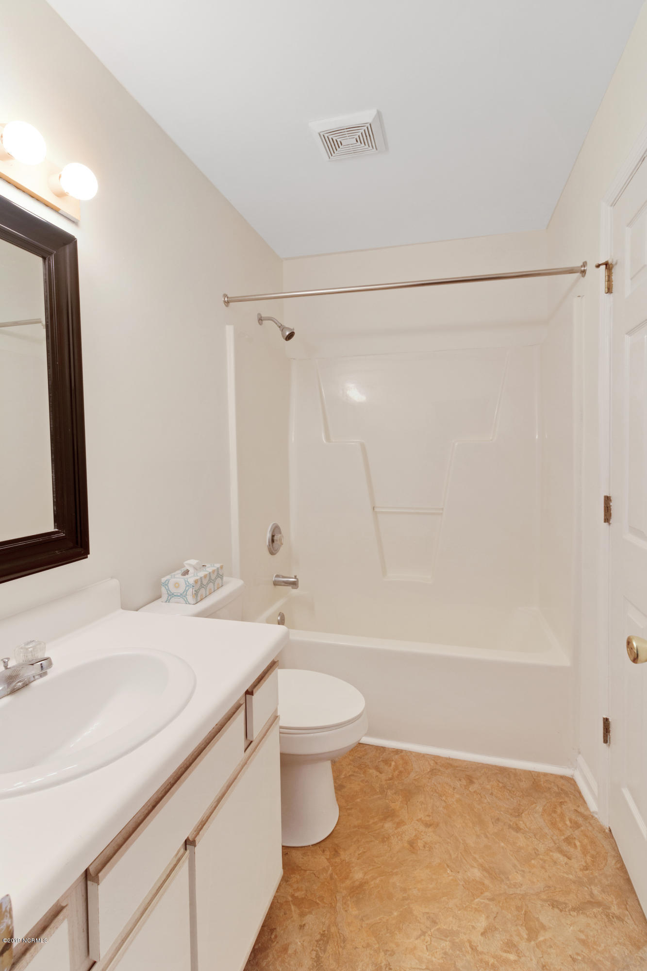 212 Faison Lane Hubert, NC 28539 - Photo 10 of 11 212 Faison Bath 1