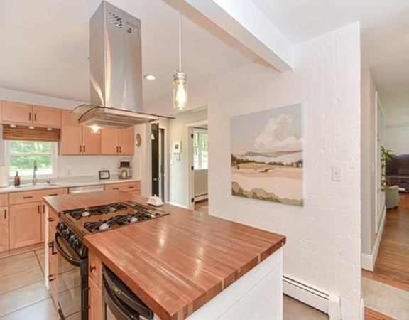 336 Westboro Road Upton, MA 01568 - Photo 6 of 39