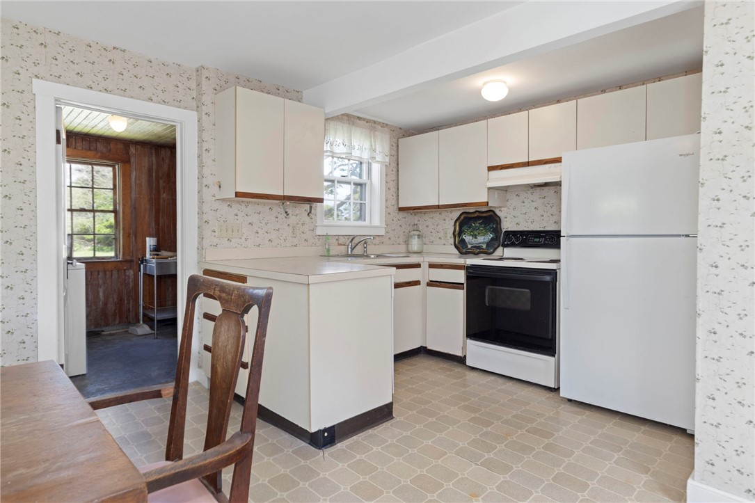 6 Baldwin Road Middletown, RI 02842 - Photo 16 of 50