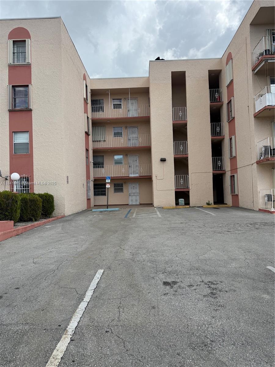 6820 West Flagler Street, Unit 407 Miami, FL 33144 - Photo 11 of 11 a view of an empty room with shelves