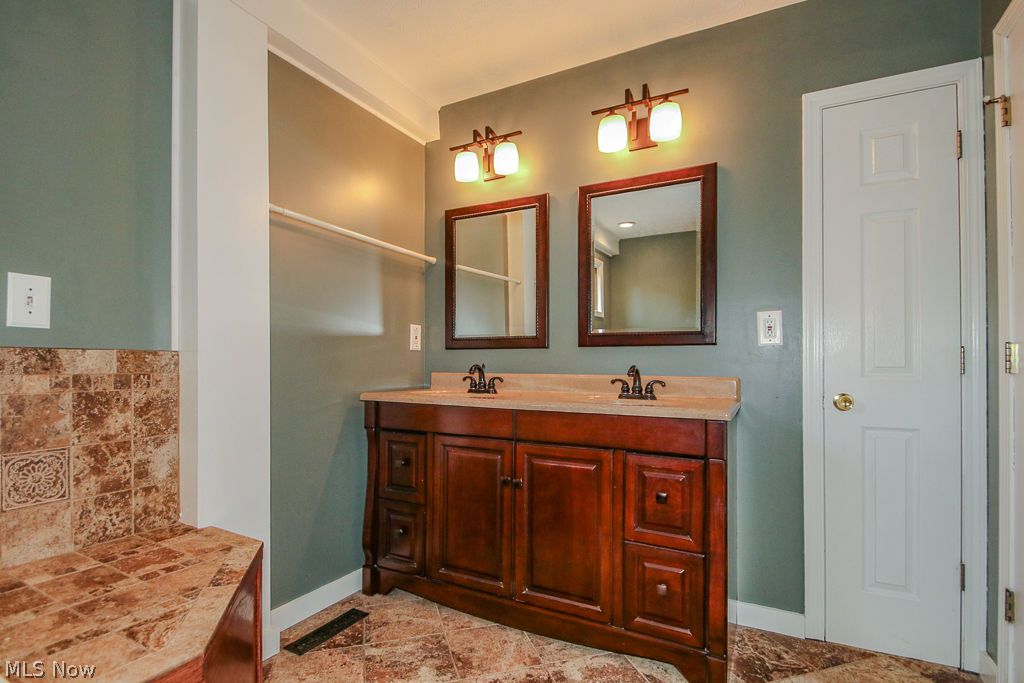 12433 Webster Road Strongsville, OH 44136 - Photo 30 of 50