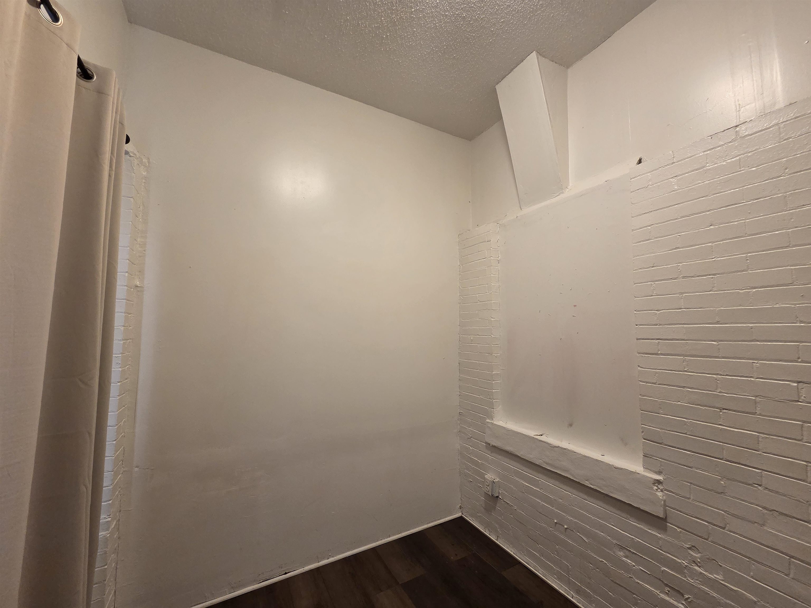993 Oakview Street, Unit 201 Memphis, TN 38114 - Photo 3 of 16 a bathroom with a shower