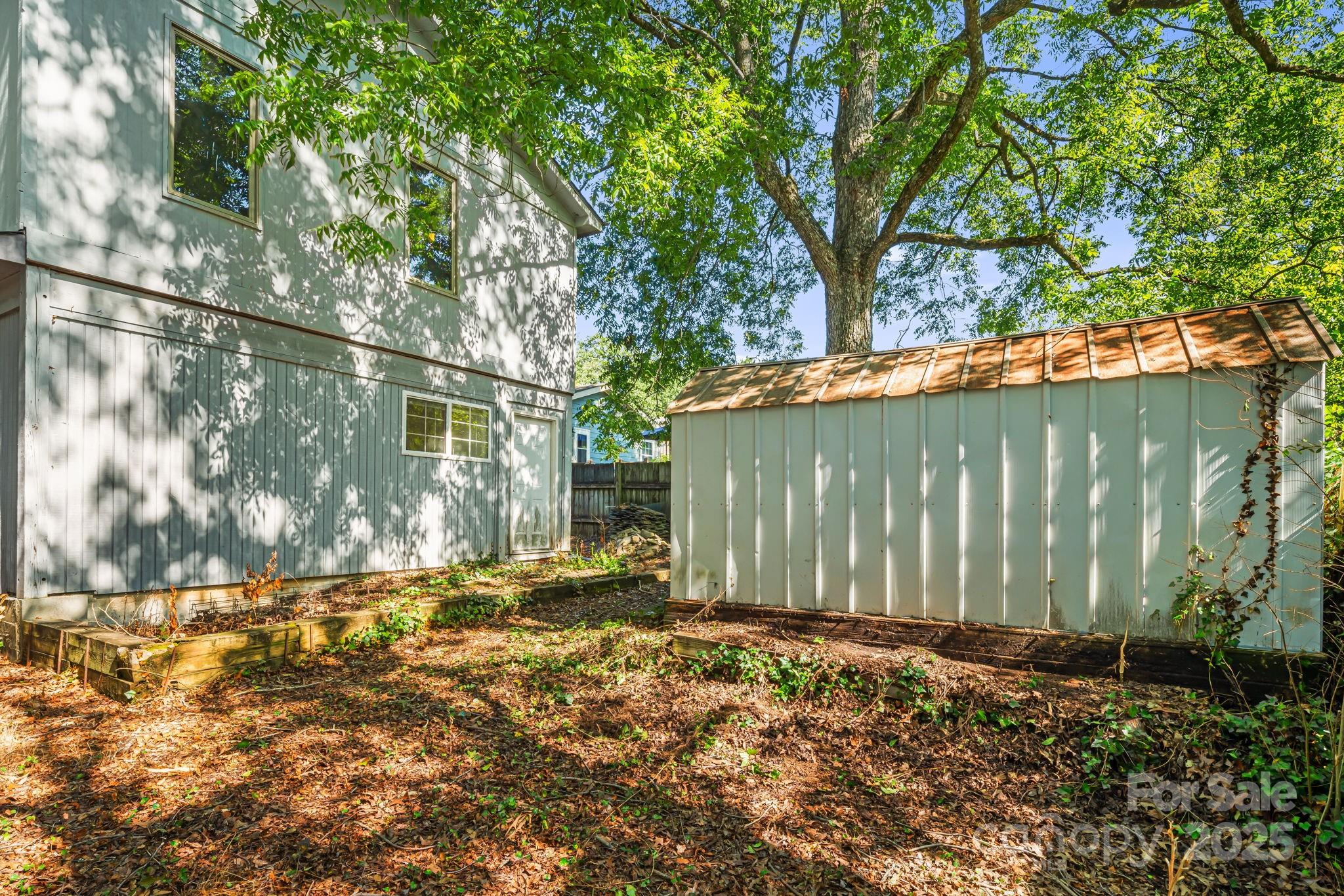 609 Maple Street Brevard, NC 28712 - Photo 22 of 28 a backyard of a house