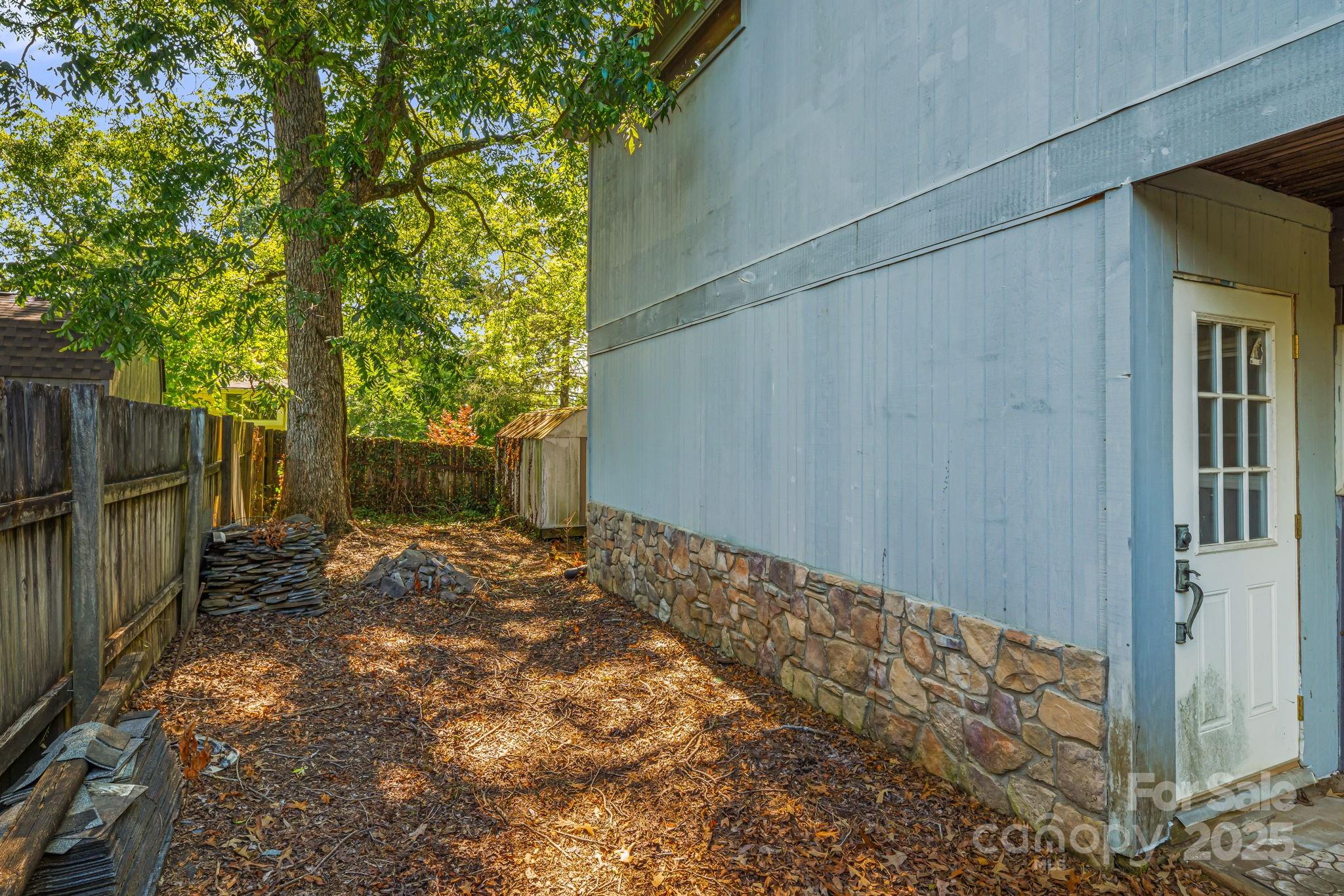 609 Maple Street Brevard, NC 28712 - Photo 26 of 28 a backyard of a house