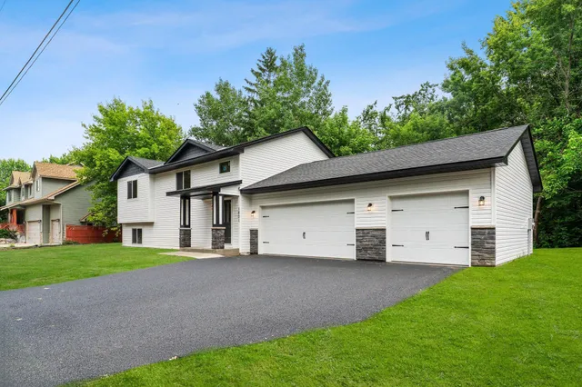 $361,000 | 1801 Hawk Trail, Buffalo, MN 55313