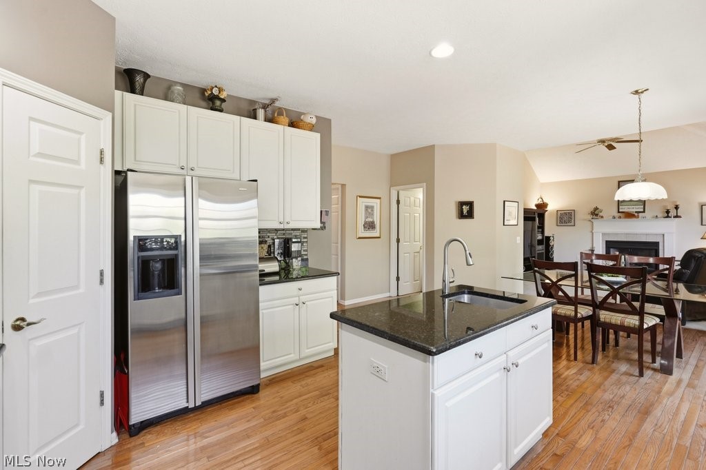 593 Brookstone Court Akron, OH 44321 - Photo 11 of 41 Kitchen Island and Dinette