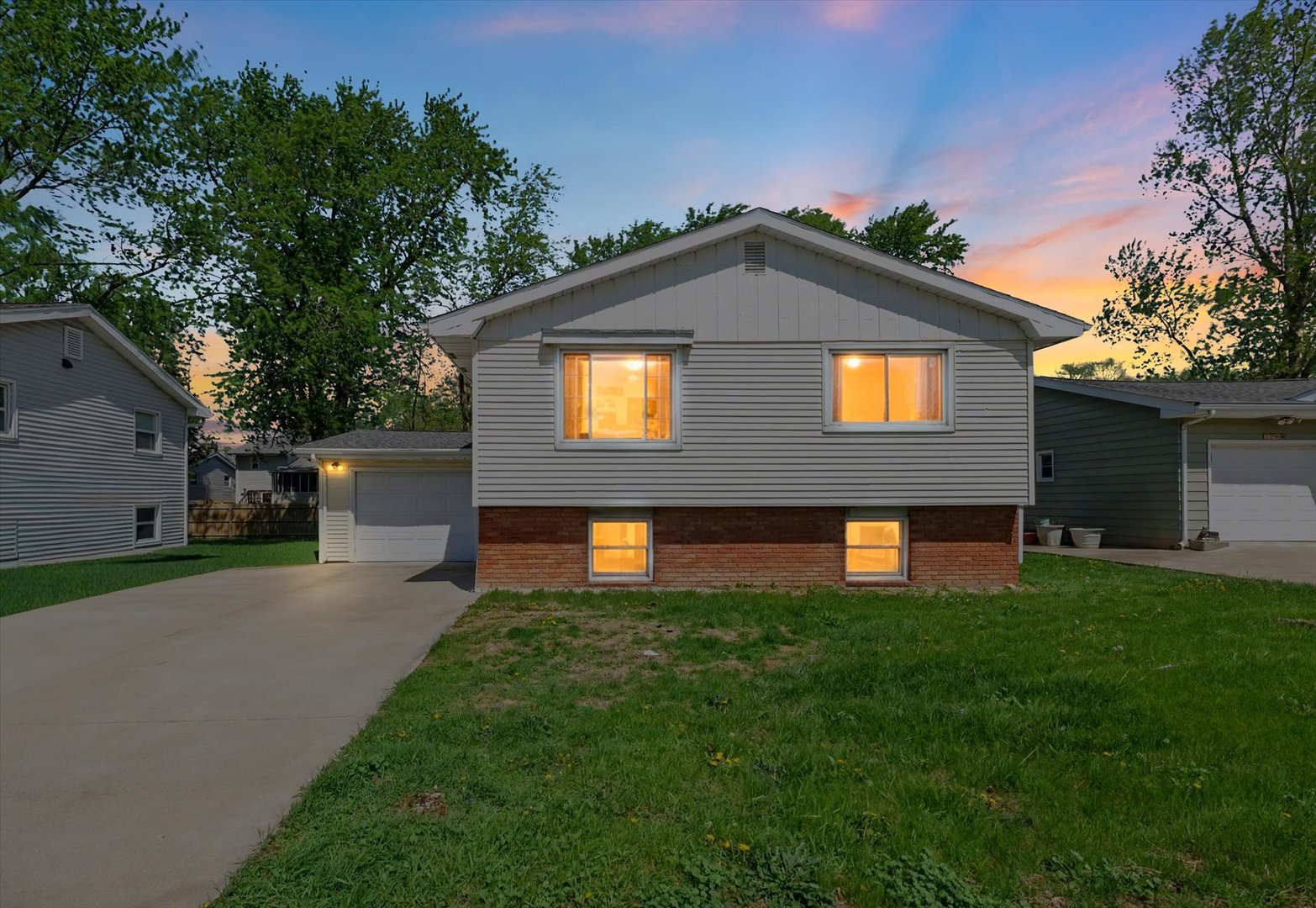 1704 Fort Jesse Road Normal, IL 61761 - Photo 2 of 36