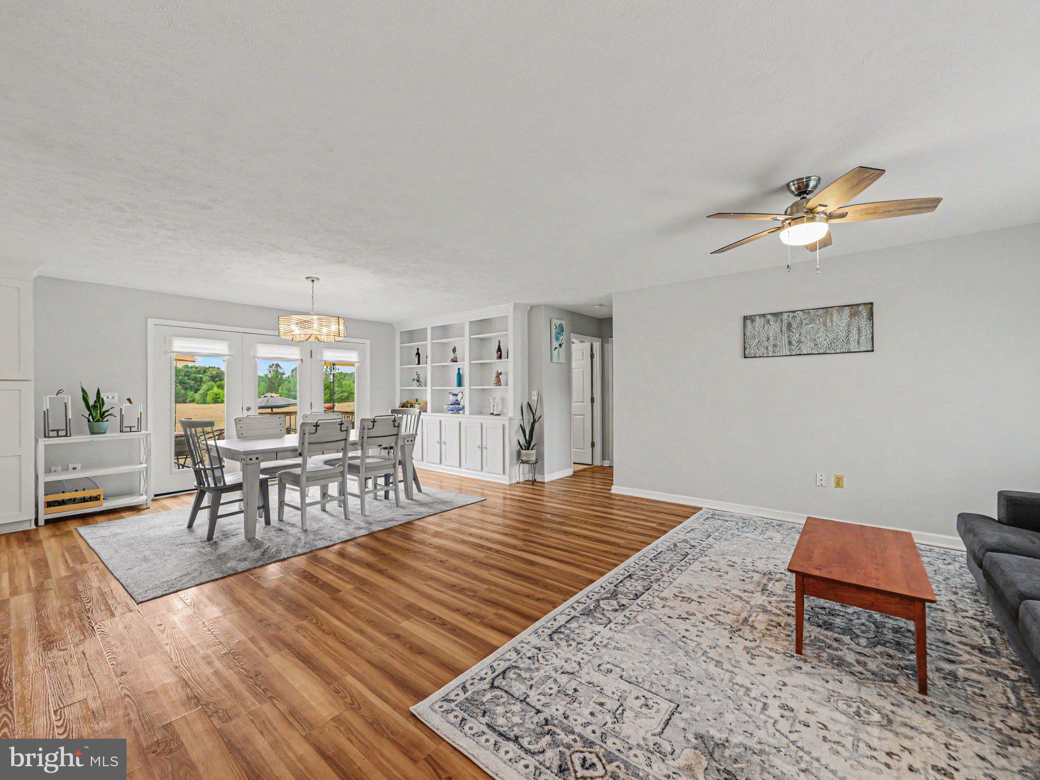 34340 Parker Road Locust Grove, VA 22508 - Photo 4 of 27 Bright and airy open living space.