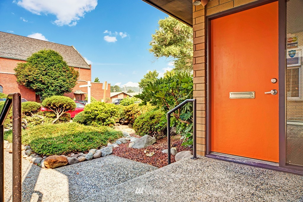 340 Morris Avenue South Renton, WA 98057 - Photo 2 of 17