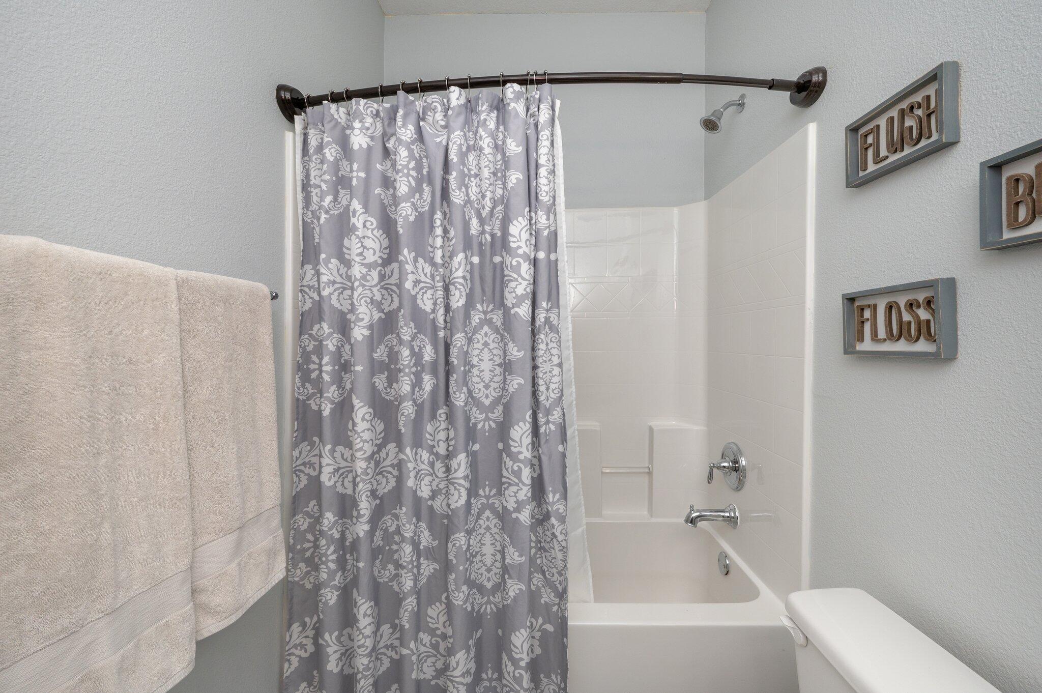 661 Red Fern Road Crestview, FL 32536 - Photo 16 of 28 a bathroom with a bathtub and shower
