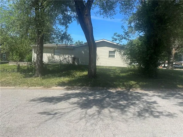 $219,000 | 2532 South 51st Terrace, Kansas City, KS 66106