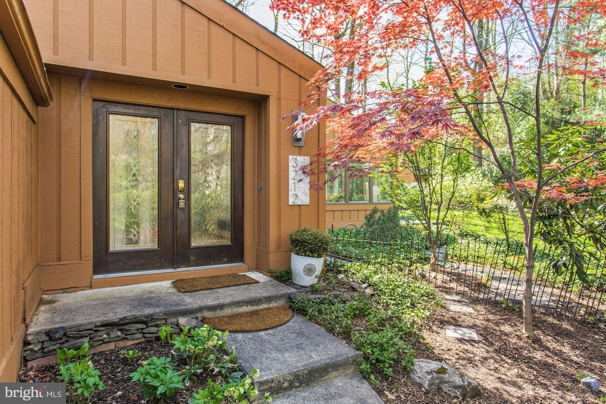 3212 Foxvale Drive Oakton, VA 22124 - Photo 2 of 30 Exterior (Front)