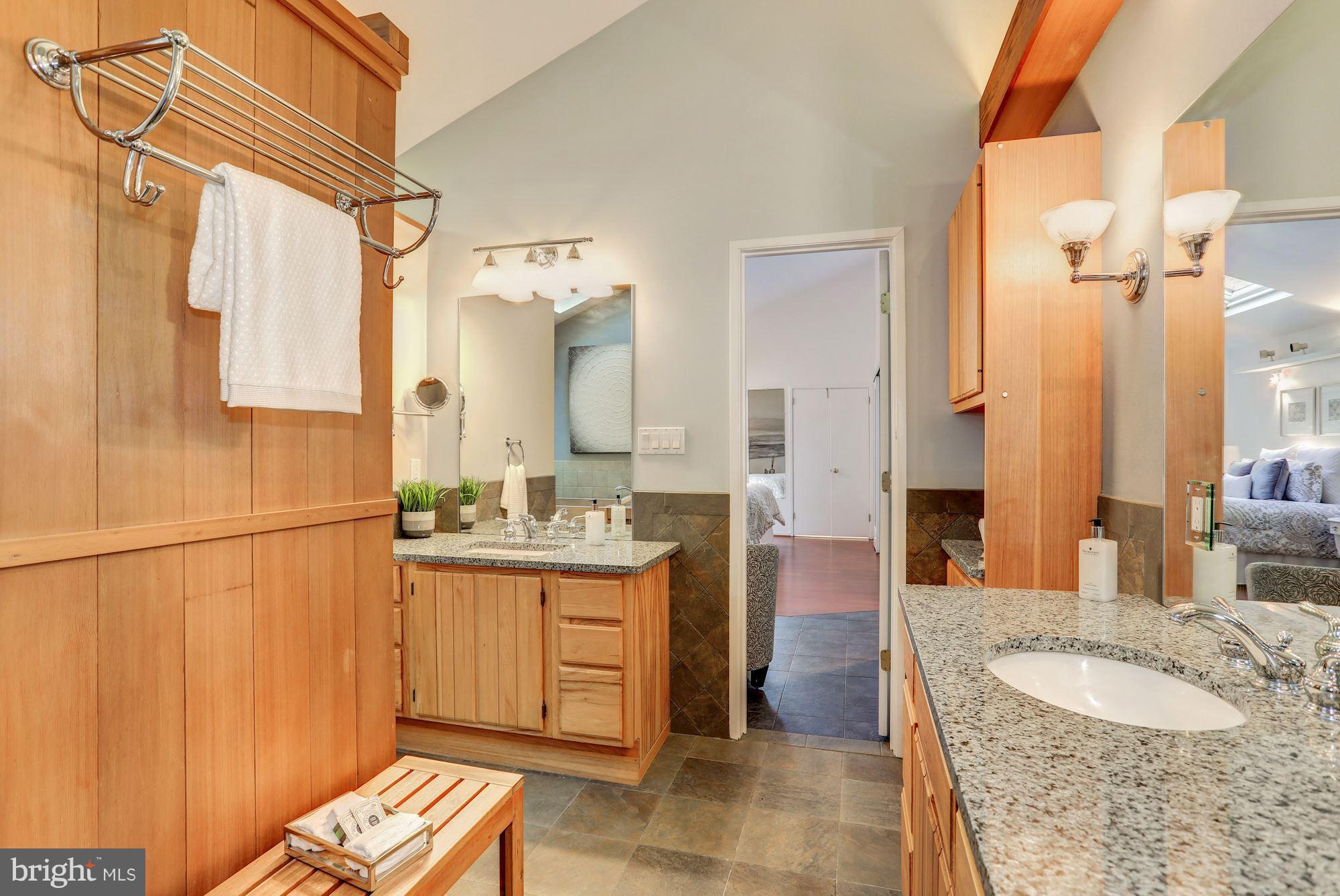 3212 Foxvale Drive Oakton, VA 22124 - Photo 17 of 30 Bath (Master)