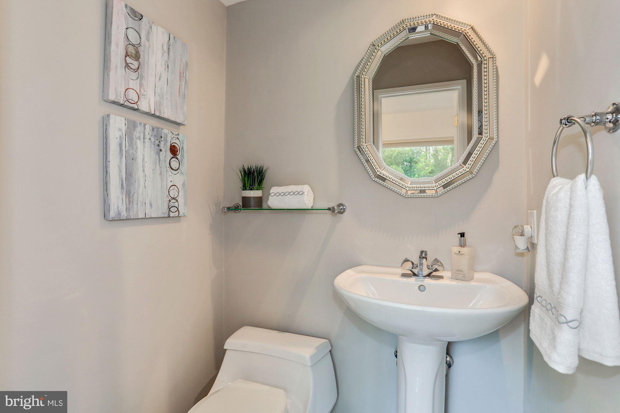 3212 Foxvale Drive Oakton, VA 22124 - Photo 18 of 30 Powder Room