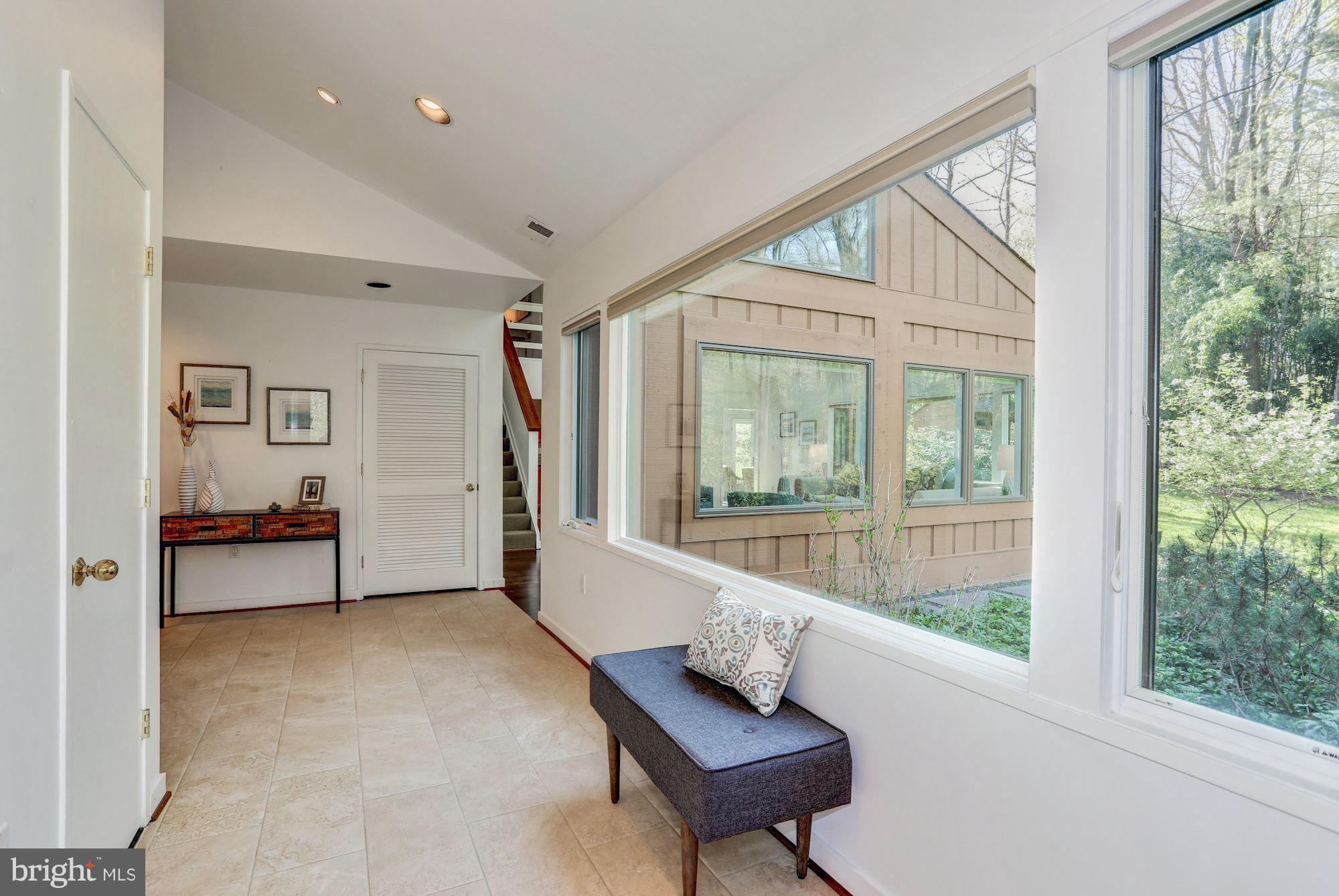 3212 Foxvale Drive Oakton, VA 22124 - Photo 3 of 30 Foyer