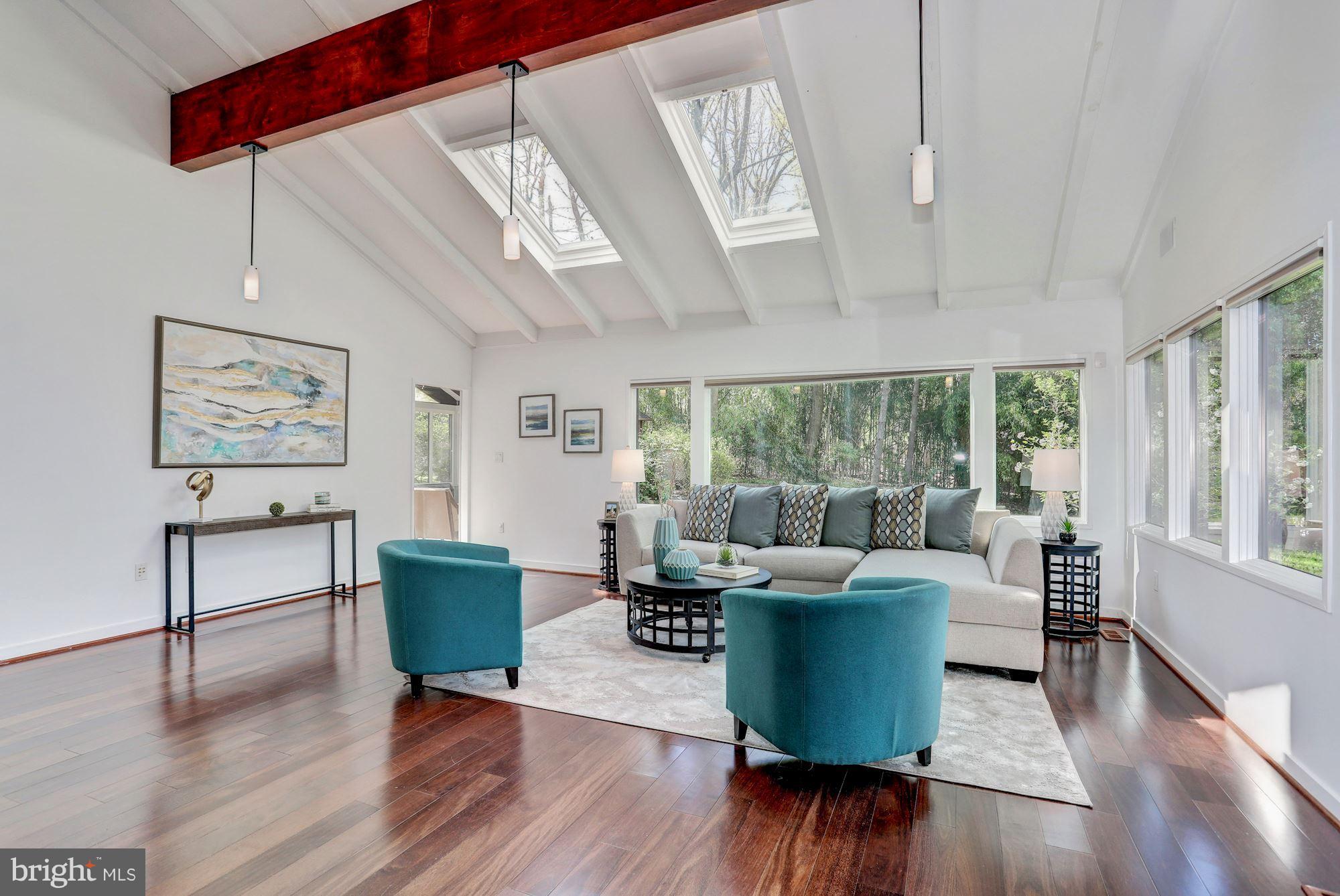 3212 Foxvale Drive Oakton, VA 22124 - Photo 4 of 30 Living Room