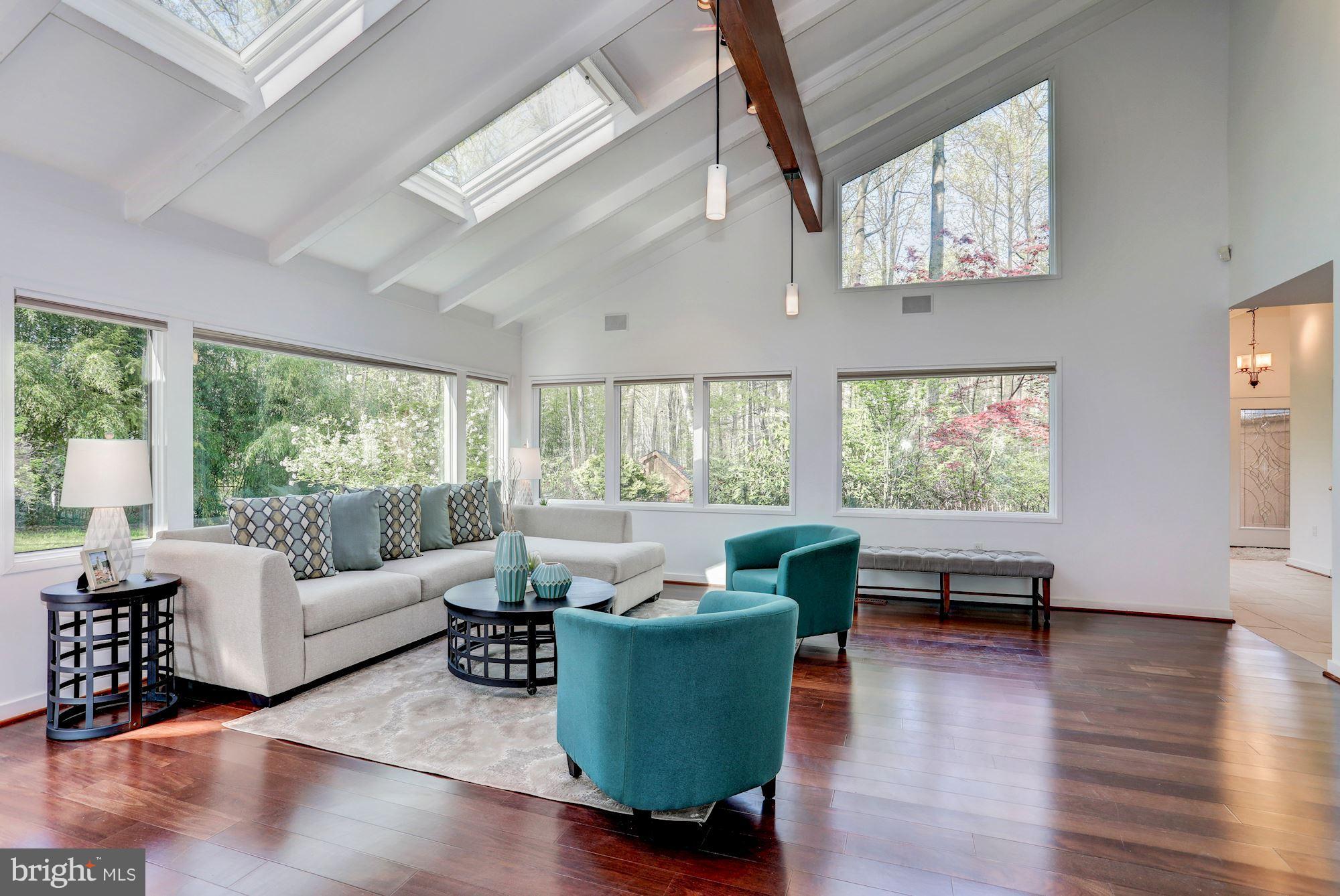 3212 Foxvale Drive Oakton, VA 22124 - Photo 5 of 30 Living Room