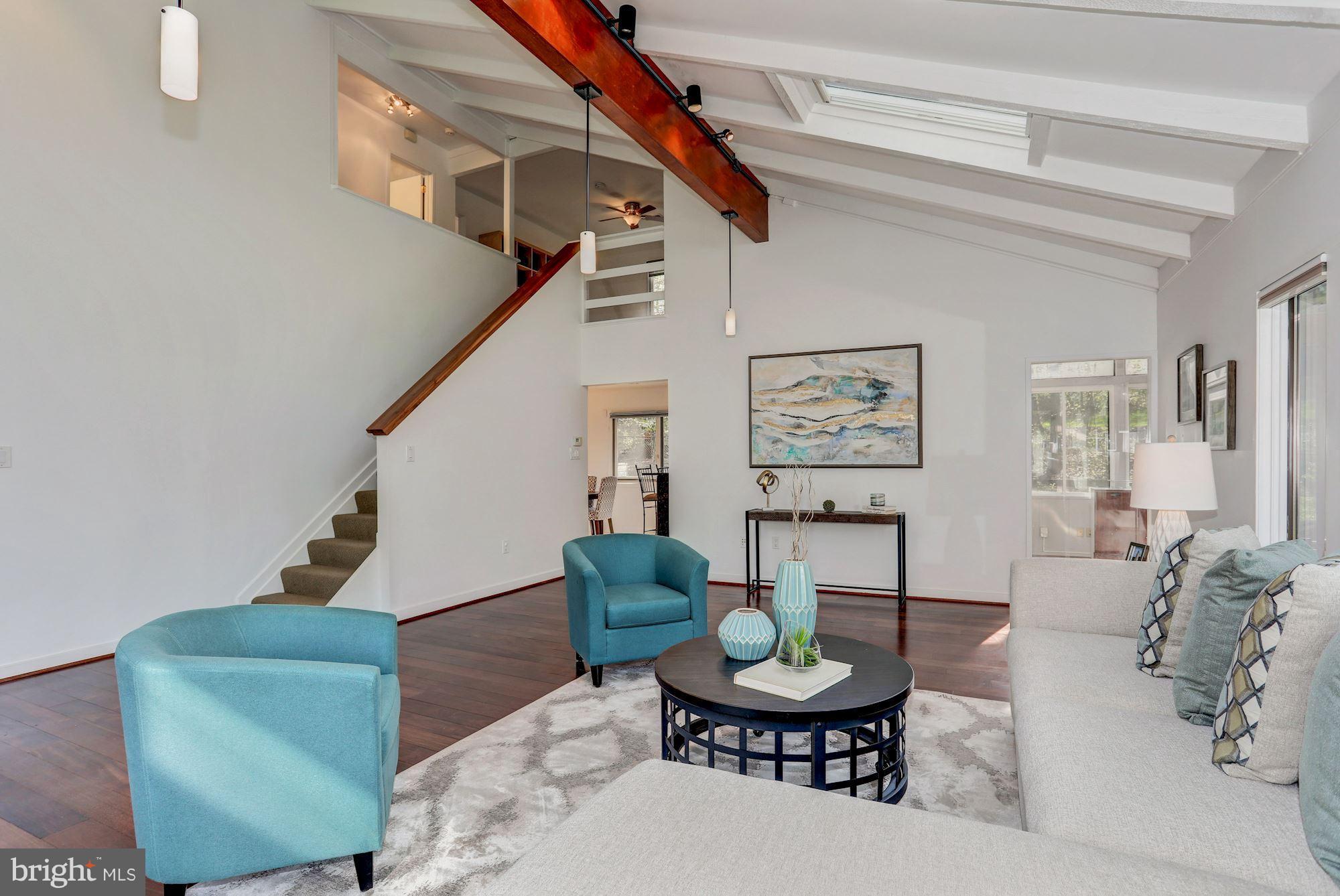 3212 Foxvale Drive Oakton, VA 22124 - Photo 6 of 30 Living Room