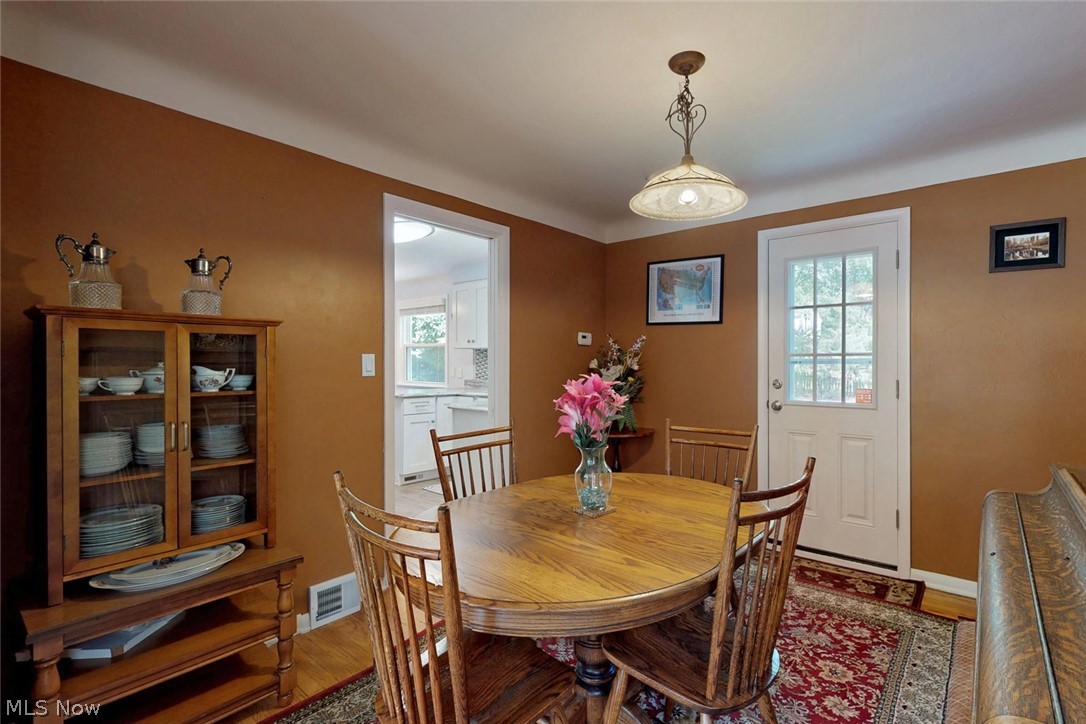 1543 Edgefield Road Lyndhurst, OH 44124 - Photo 5 of 25