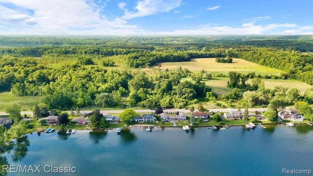 3872 Sleeth Road Commerce Township, MI 48382 - Photo 49 of 51 3872 Sleeth Drone (5).jpg