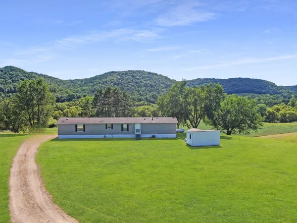 $180,000 | E2817 South Creek Road, De Soto, WI 54624