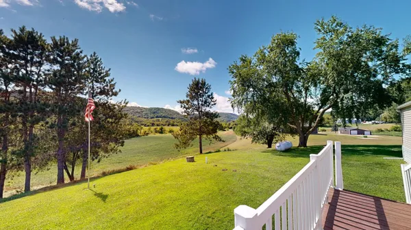 $180,000 | E2817 South Creek Road, De Soto, WI 54624