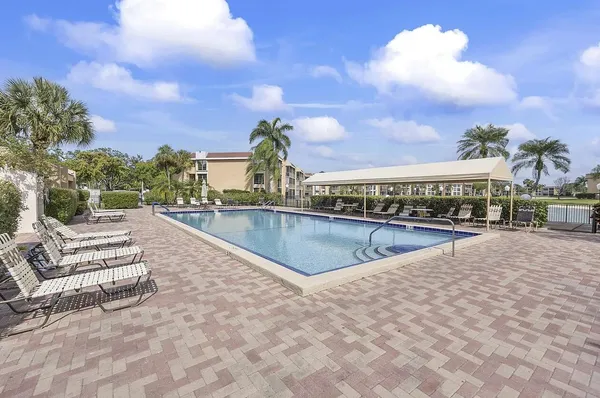 $229,900 | 5722 Coral Lake Drive, Unit 210, Margate, FL 33063