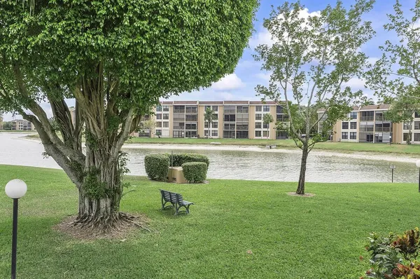 $229,900 | 5722 Coral Lake Drive, Unit 210, Margate, FL 33063