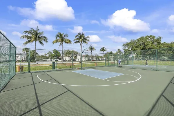 $229,900 | 5722 Coral Lake Drive, Unit 210, Margate, FL 33063