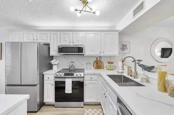 $229,900 | 5722 Coral Lake Drive, Unit 210, Margate, FL 33063