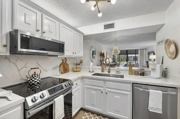 $229,900 | 5722 Coral Lake Drive, Unit 210, Margate, FL 33063