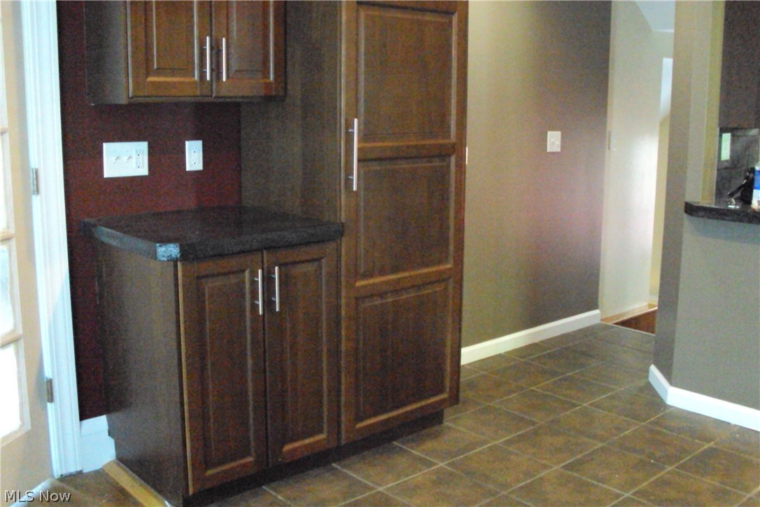 4503 Telhurst Road Cleveland, OH 44121 - Photo 10 of 22