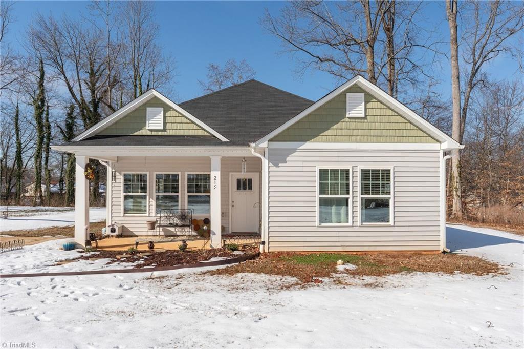 215 James Street Lexington, NC 27295 - Photo 2 of 22