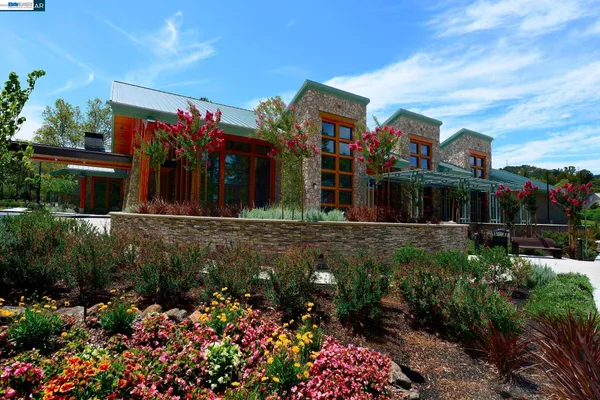 $1,050,000 | 4340 Terra Granada Drive, Unit 1B, Walnut Creek, CA 94595