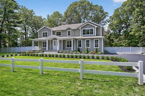 $2,645,000 | 654 Caledonia Road, Dix Hills, NY 11746