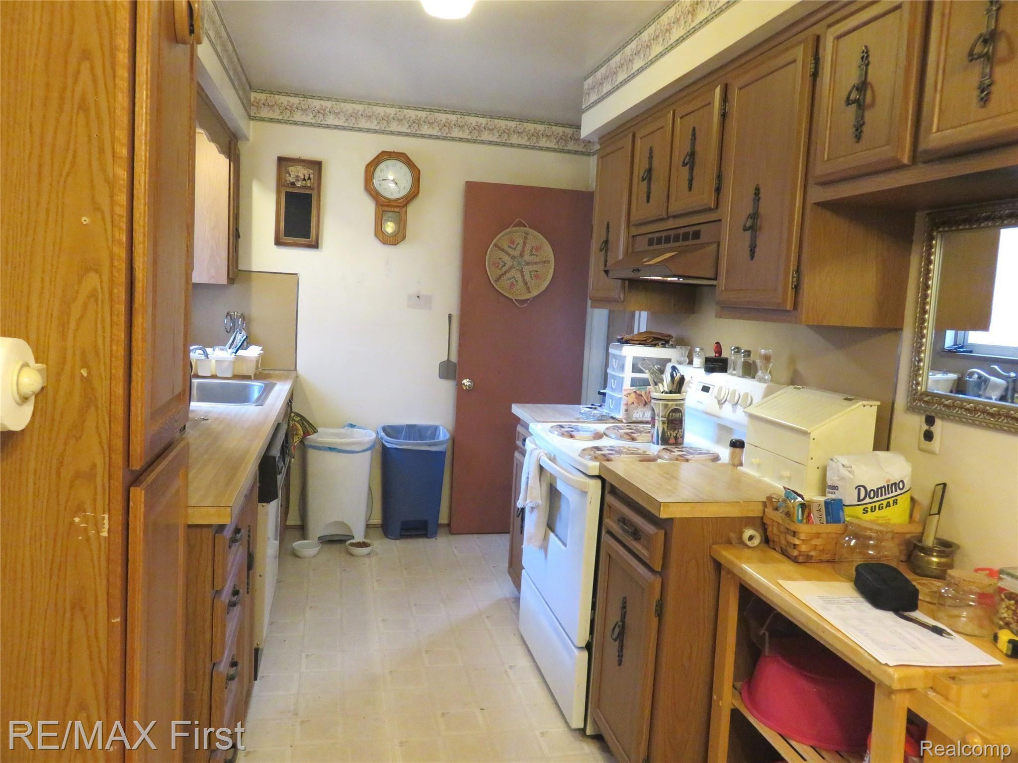 2011 Common Road Warren, MI 48092 - Photo 4 of 17 2011 Common Kitchen 1.JPG